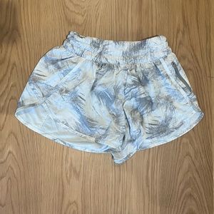 Lululemon Mid-Rise Lined Shorts size 6